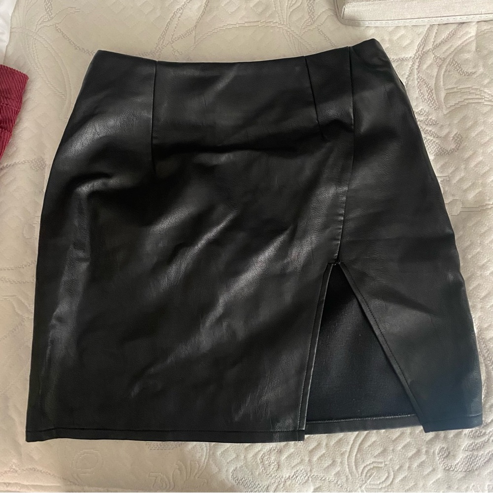 Super down Black Faux Leather Mini Skirt with Front Slit